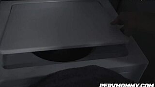Recently famous big tits and ass model Quinn Waters gives hard and hardcore performance in this spicy video