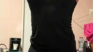 Amateur Muscle Princess provides a sensual massage with seductive eye contact