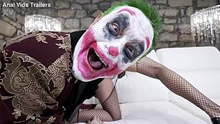 Harley Quinn vs. Giulia Diamond in a pee-play showdown