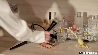 झुकी हुई