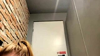 She wants to have sex in public