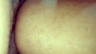 fudendo o cu da novinha enquanto o corno assiste