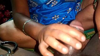 Aunty Gives Nice Handjob to Boyfriend's Cock in Homemade Clip.