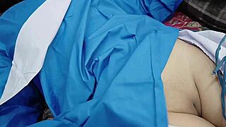 हेय, देसि पाकिस्तानी यंग गर्ल 18+ को ओल्ड मैन ने रियल हार्ड चोदा