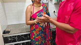 सौतेला बेटा सौतेली माँ से महिला कंडोम ट्यूटोरियल मांगता है और चूत में क्रीमपाई पाता है