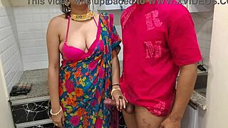 सौतेला बेटा सौतेली माँ से महिला कंडोम ट्यूटोरियल मांगता है और चूत में क्रीमपाई पाता है