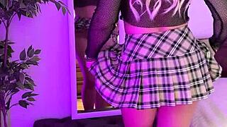 Watch this hot milf tear her tights apart